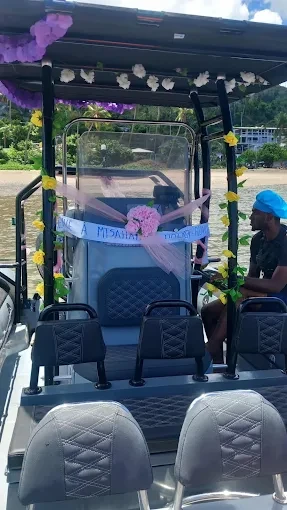 Embarcation décorée pour une occasion